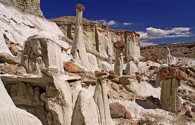 076 wahweap hoodoos.JPG